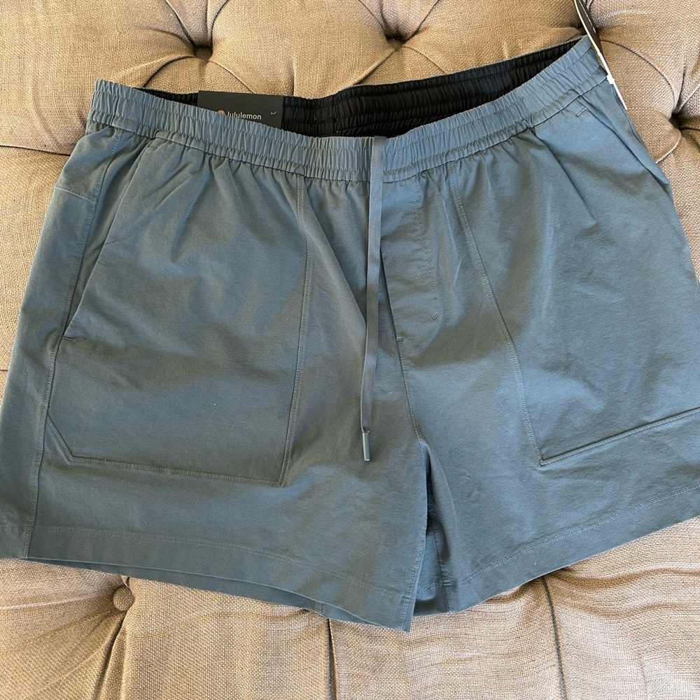 Bowline Lululemon men’s shorts 5” Versa Twill grey-blue color